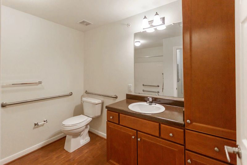 Luxury Apartment Buda Buda Apartment for Rent Huntington Senior at Buda